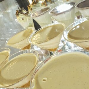 Krem brulee z owocami lub cukrem karmelizowanym